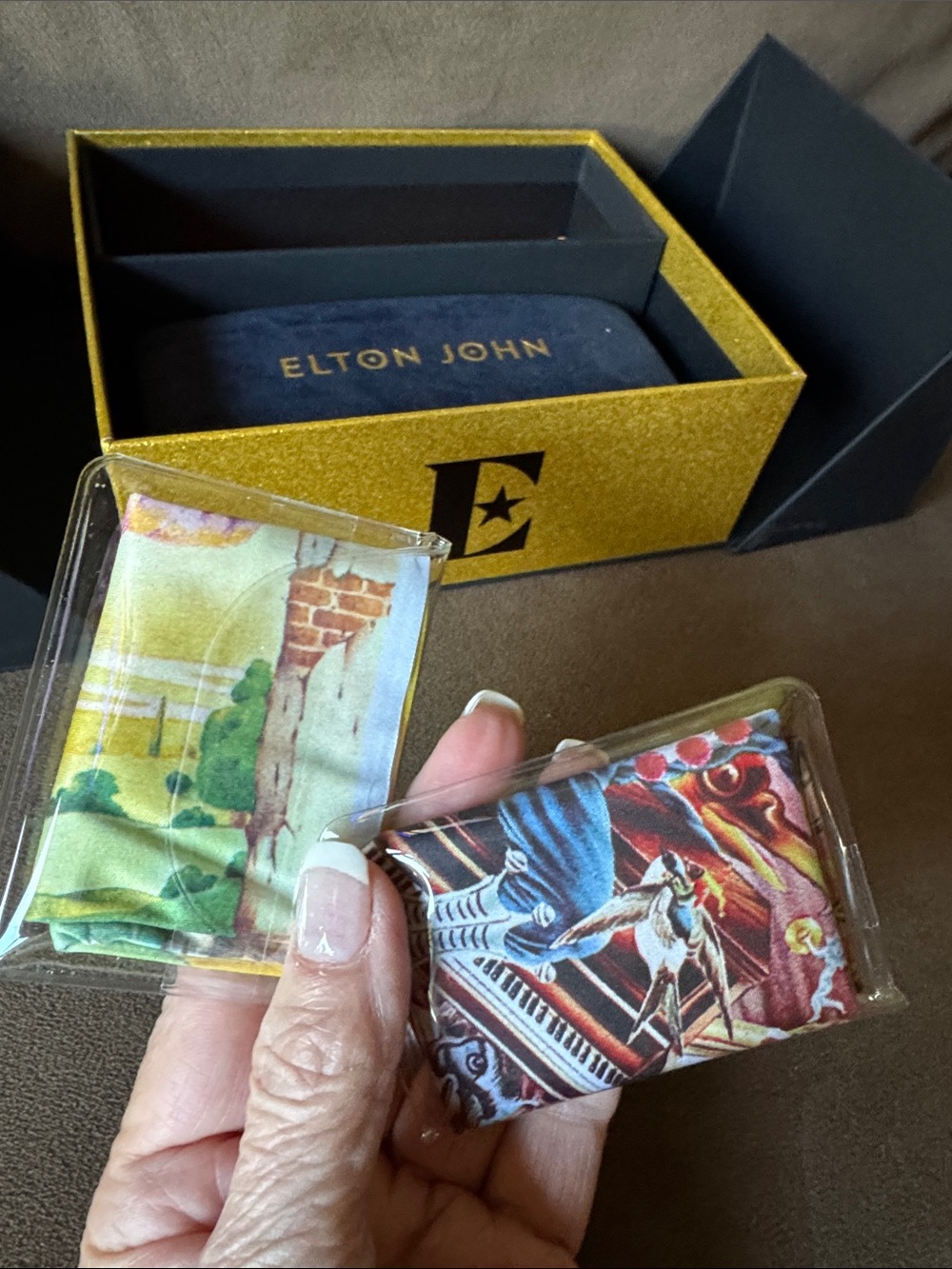 Elton John Unisex Round Logo Sunglasses Brown Brand New w Case Box - Picture 10 of 10
